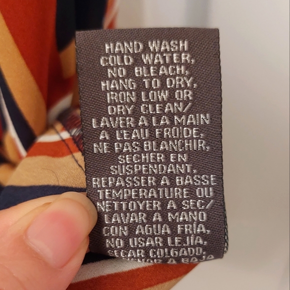 Suzy Shier Geometric Top with Opened Back - Picture 4 of 4